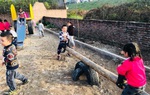 Sân chơi an toàn cho trẻ em từ lốp xe, chai nhựa hạn chế ô nhiễm môi trường