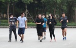 Công viên Cầu Giấy (Hà Nội) tấp nập, nhiều người tập thể dục không đeo khẩu trang