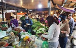 Hà Nội: Người dân lại đổ xô mua sắm sau thông báo cách ly toàn xã hội 