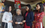 Cán bộ TƯ Hội LHPN Việt Nam thăm, tặng quà người phụ nữ có hoàn cảnh khó khăn
