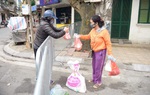 Người dân phố Trúc Bạch sau 1 ngày cách ly: “Chúng tôi không quá lo lắng”