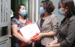 Hội LHPN Hà Nội hỗ trợ 100 suất quà cho nữ lao động di cư tại quận Tây Hồ mùa dịch Covid-19