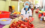 “Bữa cơm yêu thương” làm ấm lòng người nghèo trong đại dịch