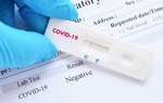 Phi công người Anh nhiễm Covid-19 âm tính trở lại, 
tiến triển tốt