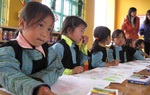 Giá SGK mới tăng phi mã và nỗi lo cho học trò vùng cao