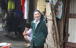Xóm trọ Long Biên trong đại dịch: “Chúng tôi cầm cự gần tháng nay, đuối lắm rồi”