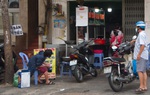 TPHCM: Nơi đông đúc, nơi vẫn đóng cửa hàng chờ quy định mới 