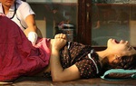 Khi đỡ đẻ, bác sĩ sản khoa khó chịu nhất với 4 kiểu bà mẹ này!