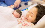 Mẹ tự hào vì đẻ thường quá nhanh nhưng bác sĩ lại lắc đầu: Đừng mừng vội!