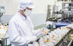 Ngành sữa đón tin vui giữa đại dịch: Vinamilk xuất lô sữa đặc đầu tiên sang Trung Quốc