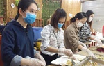 Nữ công nhân dành tiền ăn ủng hộ y, bác sĩ chống dịch