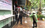 Chia sẻ thực phẩm hàng ngày "Ai cần cứ đến lấy" ở Hà Nội