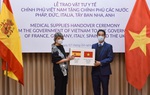 Việt Nam trao tặng 550.000 khẩu trang hỗ trợ 5 nước châu Âu chống dịch Covid-19