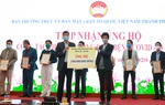 1 trường THPT ở Hà Nội ủng hộ 100 triệu đồng chống dịch Covid-19