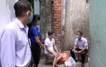 TPHCM: Giang tay “ôm” những phận đời trong đại dịch