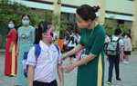 Nhiều học sinh lớp 1 háo hức trở lại trường như đón khai giảng
