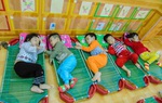 3 kiểu quần áo tránh mặc cho con khi đi học, cẩn thận gây nguy hiểm