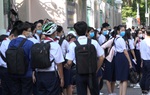 TPHCM: Học sinh tụ tập đông trước cổng, nhà trường... không liên quan