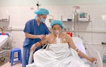Đang bơi thuyền trên hồ, người phụ nữ bị đạn bắn xuyên tim