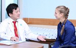 Điều gì khiến nhiều khách Tây tìm đến bệnh viện ta chữa bệnh?