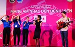 'Mang âm nhạc đến bệnh viện' đổi lấy nụ cười cho bệnh nhân ung thư