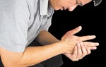 Quý ông ngoài 30 đã bị gout ngày càng tăng