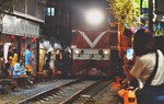 Giải tán tụ điểm phố cà phê đường tàu ‘thách thức Tử thần’ ở Hà Nội