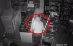 Video 'siêu trộm' lấy 69 chiếc điện thoại trong 17 phút