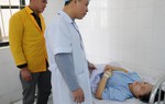 Mổ tại nhà cứu sản phụ vỡ thai ngoài tử cung