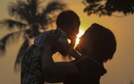 Quan tâm chăm sóc mẹ và bé để tránh trầm cảm sau sinh
