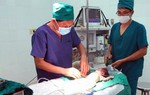 Cứu sống bé gái sơ sinh bị dị tật teo thực quản hiếm gặp