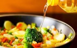 Sai lầm phổ biến của người nội trợ khi dùng dầu ăn
