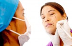 Bắt quả tang cơ sở phẫu thuật thẩm mỹ không phép trong chung cư Sài Gòn