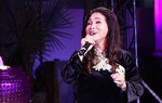 'Cải lương chi bảo' Bạch Tuyết bất ngờ xuất hiện hát về mẹ 