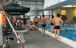 Bé trai đuối nước khi theo mẹ đến đăng ký học bơi