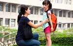 Tránh xa quà vặt, nước ngọt khi đón con tan học