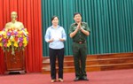 Nữ hộ lý trả lại tiền, vàng cho cho người đánh rơi