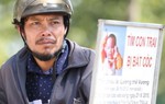 ‘Người cha tìm con’ bị trêu đùa, trục lợi
