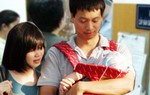 Mẹ tạm trú, con có được làm giấy khai sinh?