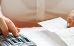 Vợ có nên giữ toàn bộ tiền lương của chồng