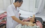 Nỗ lực cấp cứu nạn nhân vụ sập nhà