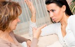 Mẹ chồng nàng dâu giận nhau vì tranh chấp đất