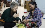 Con dâu 18 năm hiếu thuận với mẹ chồng