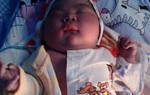 Bé sơ sinh nặng 6,1kg