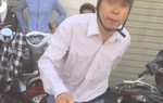 Kẻ hành hung người phụ nữ xếp hàng rút tiền ATM xin được bồi thường