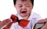 Cha mẹ "mang gươm" trong lòng, con "gánh" tổn thương 