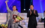 Đỗ Trịnh Hoài Nam được bình chọn là nhà thiết kế áo dài của năm