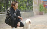 Diễn viên Khôi Trần mê nuôi chó poodle