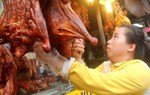 Vịt quay đắt hàng ngày Tết Đoan Ngọ