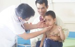 Tiêm corticoid trị ho, bé 5 tuổi mọc râu
